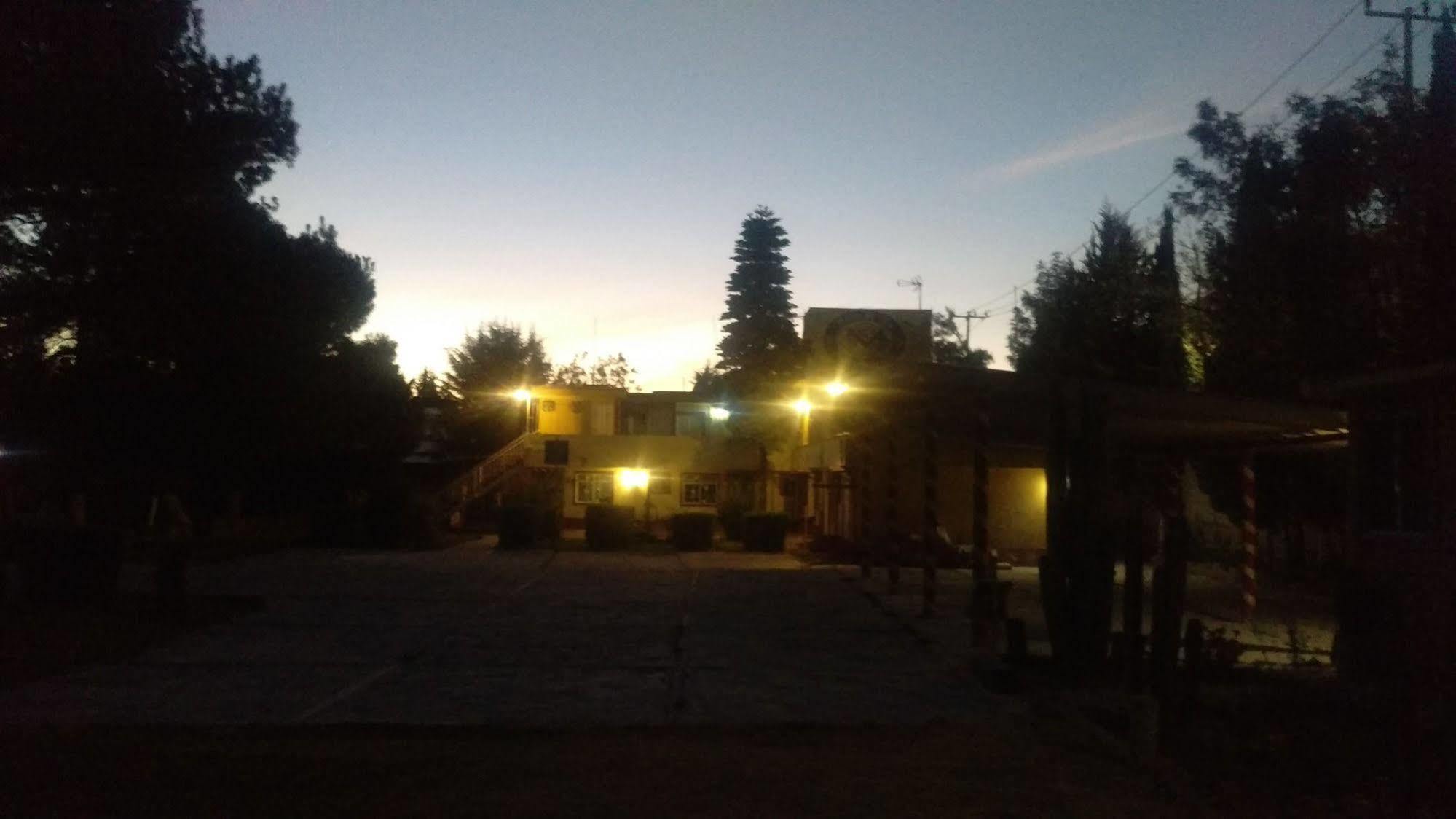 Ayenda Meson Del Rio Hotel Tepotzotlan Exterior photo